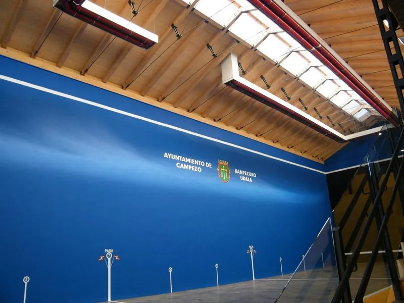 Calefacción radiante en Frontón Campezo, Vitoria (2011)