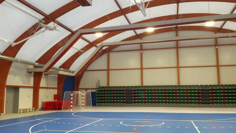 Calefacción de polideportivo en Polideportivo Montornés, Barcelona (2015)